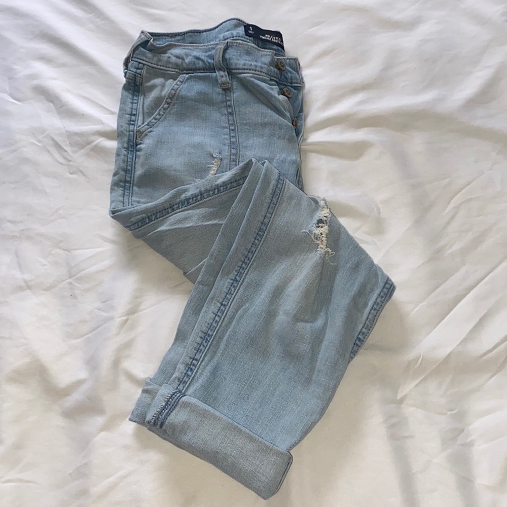 Hollister Vintage Boyfriend Light Wash Jean Capris